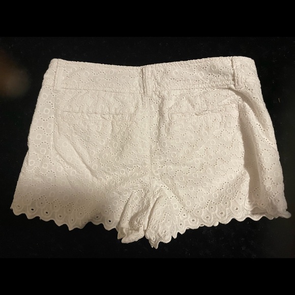 White Lilly Pulitzer shorts size 2 - Picture 3 of 3